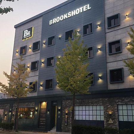 Brooks Hotel Tongyeong Exteriör bild