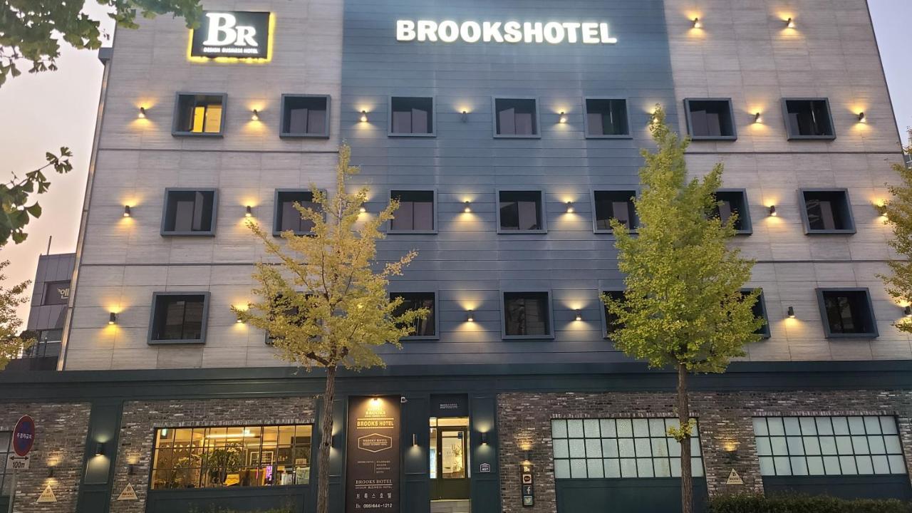 Brooks Hotel Tongyeong Exteriör bild